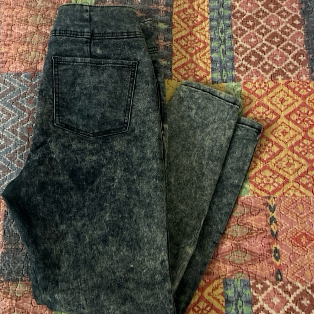 No Boundaries Women's Skinny High-Rise Acid Wash Black Jeans
